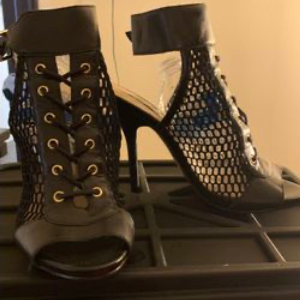 Guess Heel